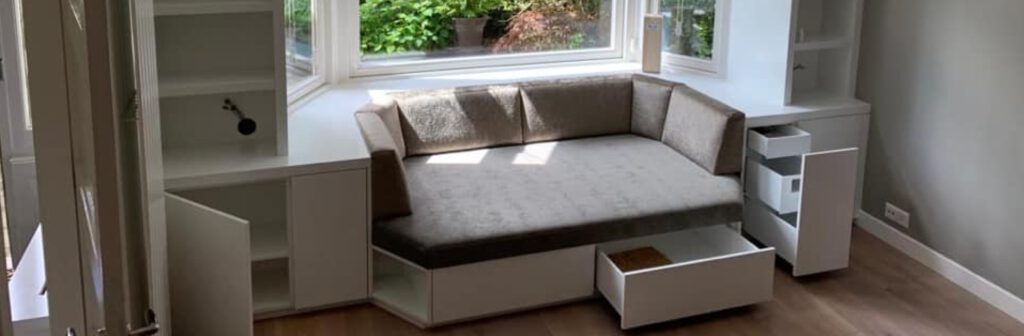 Gespoten hoogglans dressoirs
