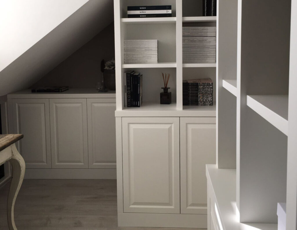 Kast met paneeldeuren